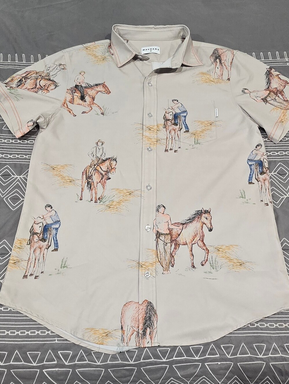 Mavrans Horse Weekend Short Sleeve Button Up Size Medium